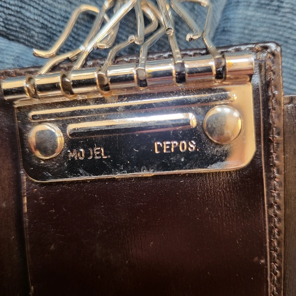 Gucci GG Canvas and Leather Key Holder.. Pristine!!!